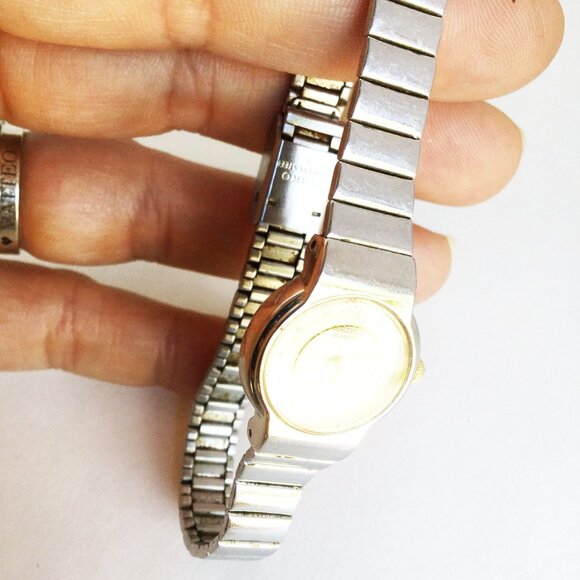 SEIKO Quartz Vintage Lady's Watch Working Quartz Movement Water Resistant Japan - Picture 7 of 7